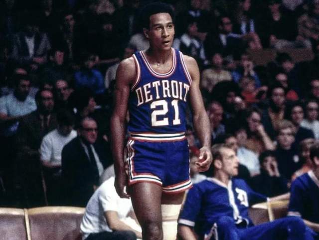 择头球解围 择头球解围